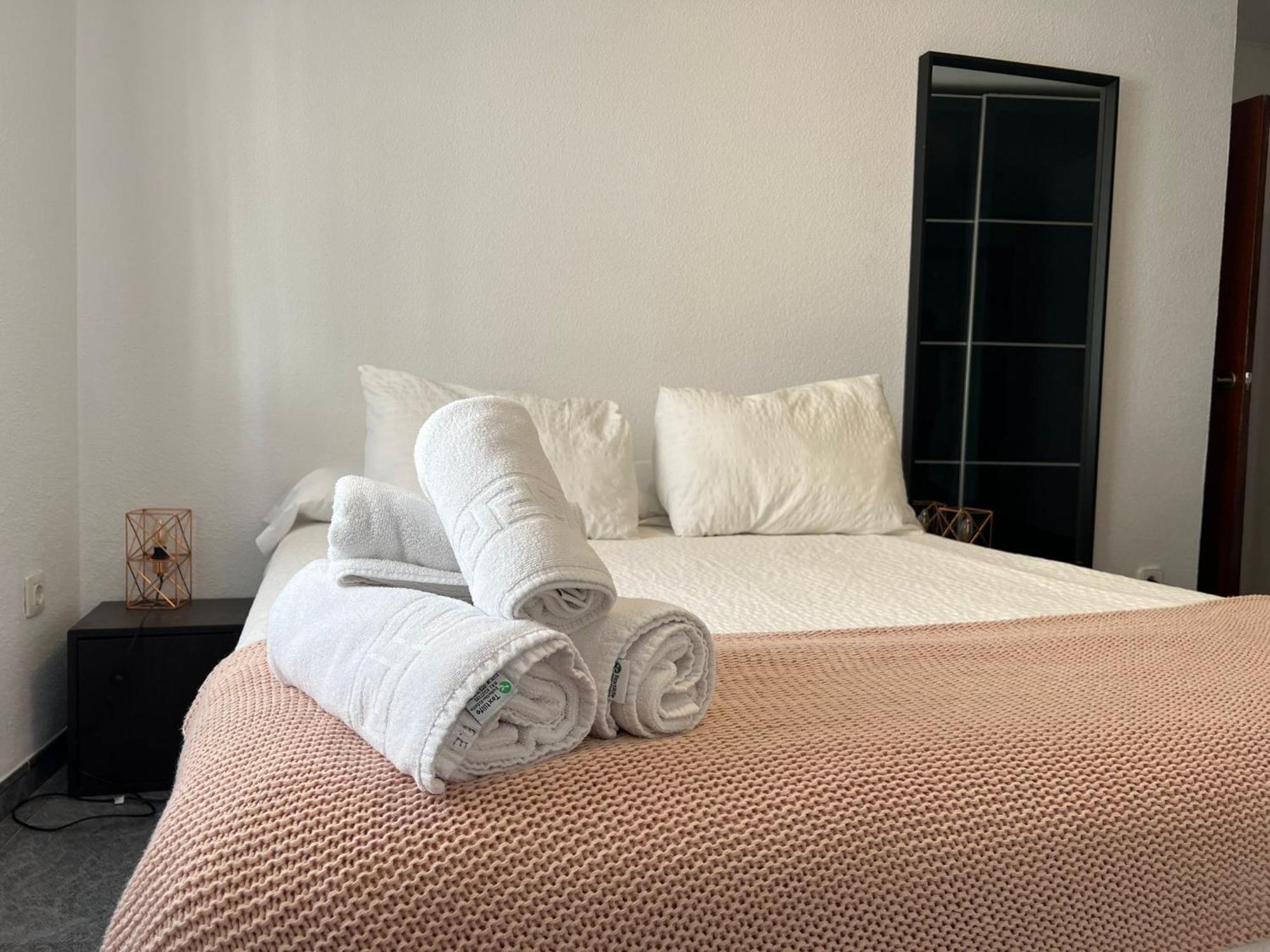 코르도바 Apartamento Los Califas A 100M De La Catedral 아파트 외부 사진